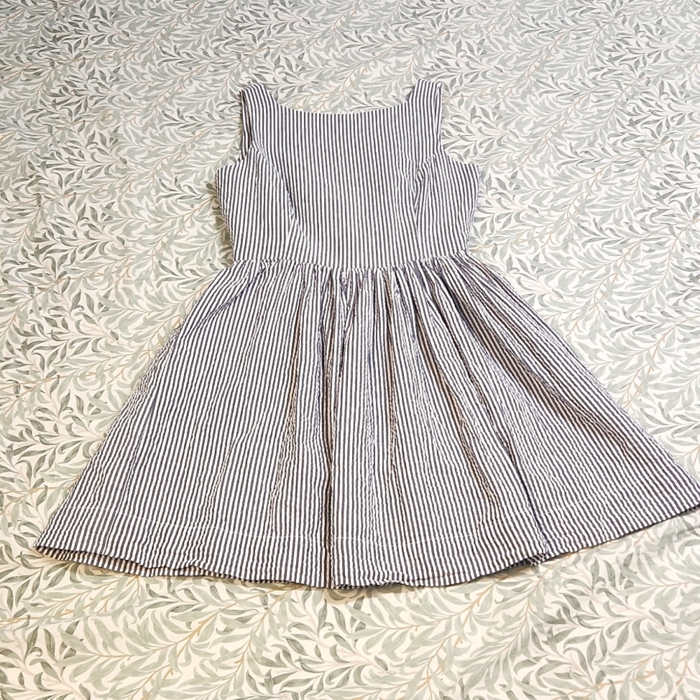 American Apperal sear sucker dress with buttons, size XS